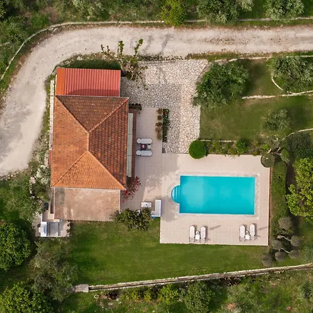 Lola - 3 Bedrooms & Private Pool * Lithakiá