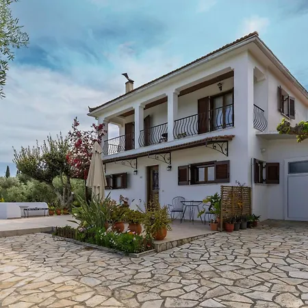 Lola - 3 Bedrooms & Private Pool Villa Lithakiá