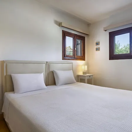 Lola - 3 Bedrooms & Private Pool * Lithakiá